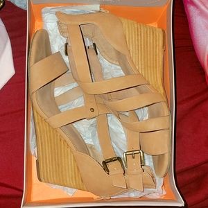 Crown Vintage wedges